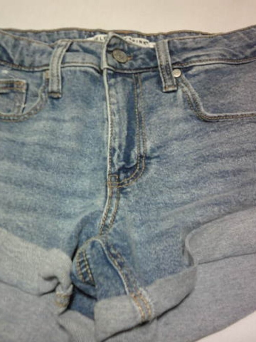 CUTE CELEBRITY PINK DENIM JEAN SHORTS SIZE 3/26 JRS. DESTROYED MID-RISE CUFFED